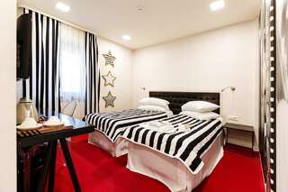 Отель Lol et Lola Hotel Клуж-Напока Двухместный номер с 2 отдельными кроватями-5